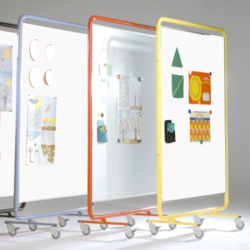 Fahrbare doppelseitiges Whiteboard aus weißer Premium Stahlemaille Maße gesamt: B/H/T: 131x190x50 cm, Maße Tafelfläche: 120x150x50 cm