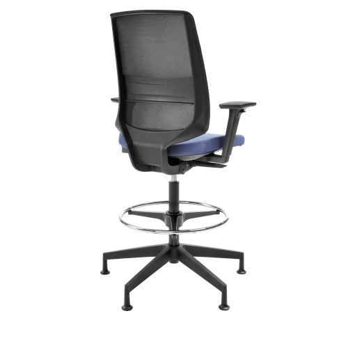 Counter Drehstuhl Lia mit Fußkreuz in Aluminium poliert und Synchronmechanik, Stoffgruppe C1 (Stoff)