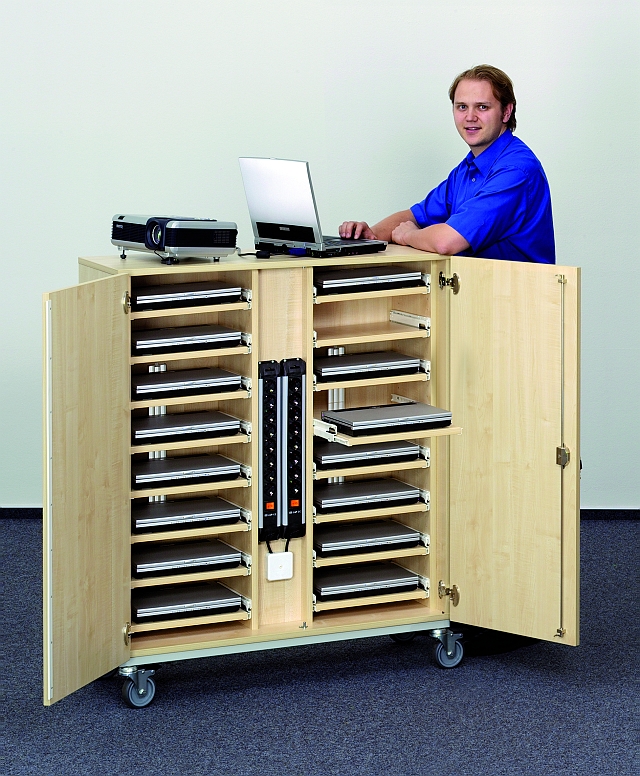 809d1588bc4541f3eca96eeeb6cba10e Laptop-Locker 17" Laptops mit Teleskopauszügen