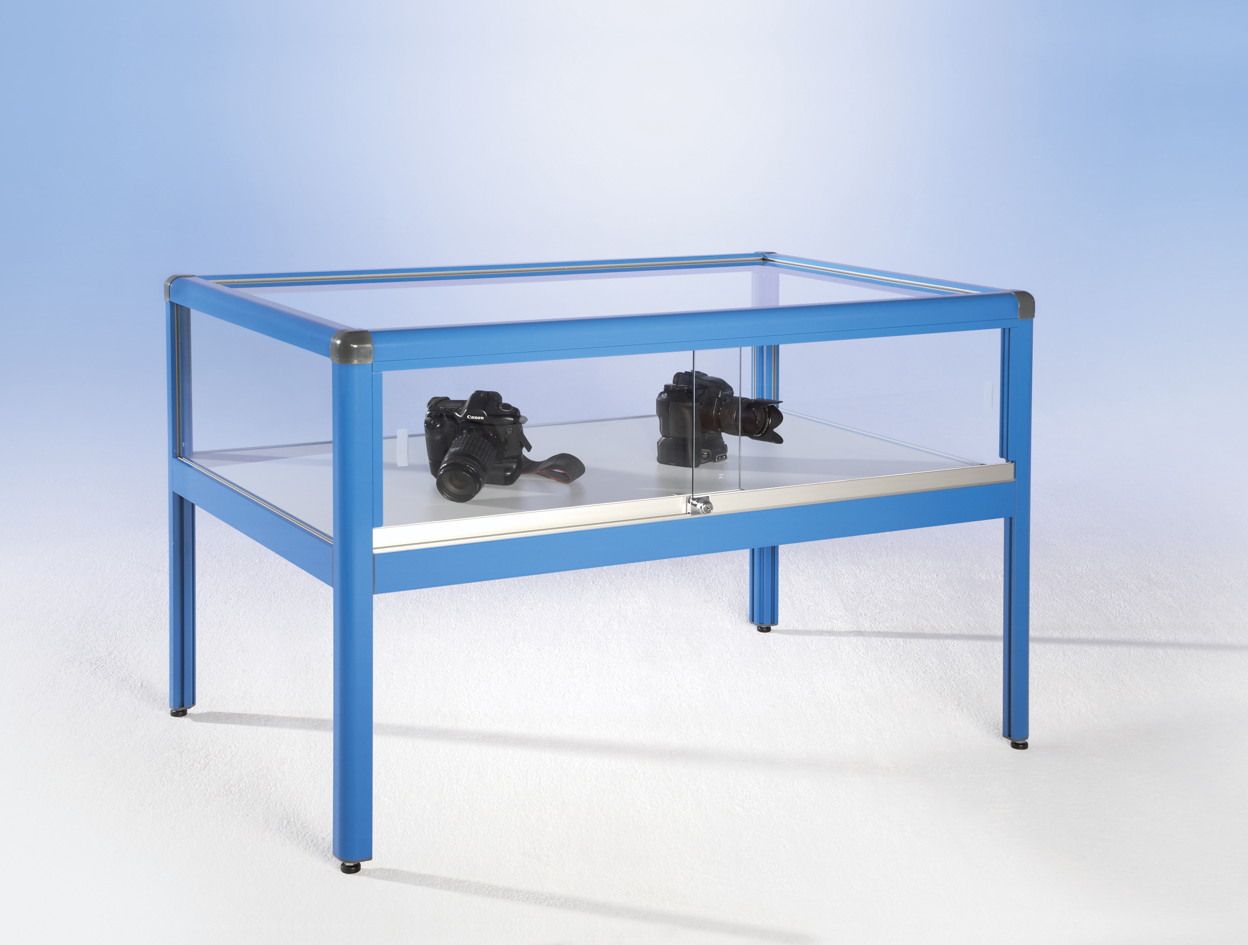 V8SG_Highlight_3-1 Tischvitrine