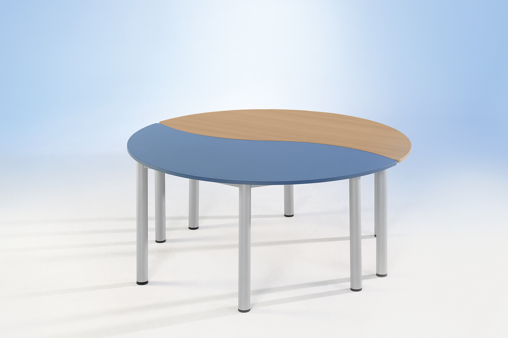 wellentisch_10 Halbrunder Trapeztisch