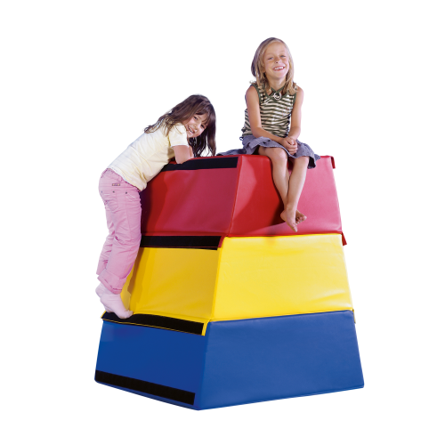 Trapezförmige Sprungklötze aus Kunstleder dreiteilig, unterschiedliche Maße der Teile, farbig, Gesamthöhe: 105 cm